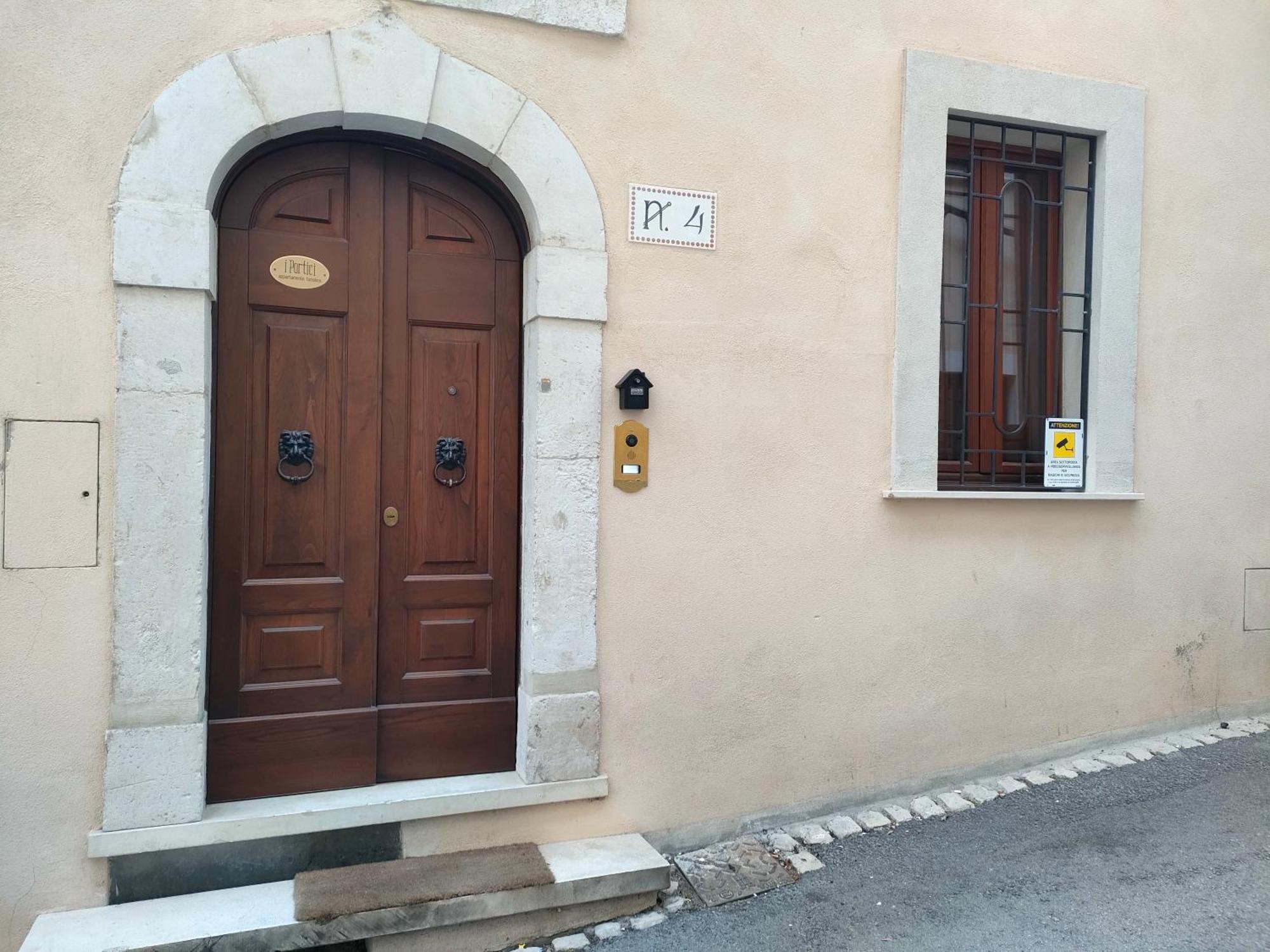 Appartamento Turistico I Portici L'Aquila Ngoại thất bức ảnh